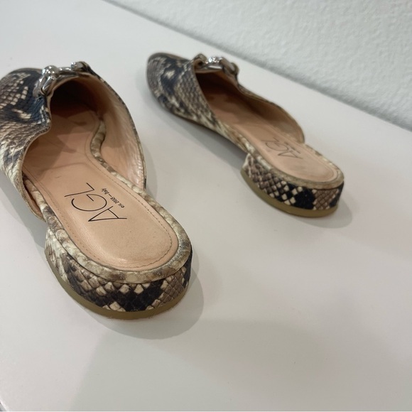 AGL Snake Print Flat Loafer with Round Medal Decoration Size 40 - Picture 4 of 8